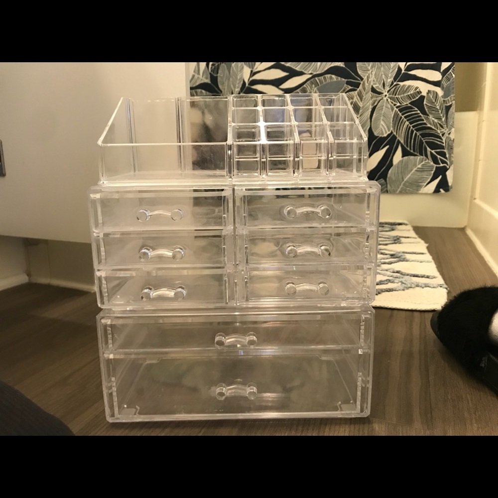 Plastic cosmetics organizer